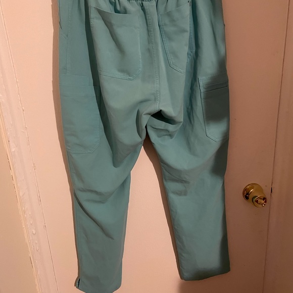 Figs Scrub Set - Neon Blue - Picture 5 of 5